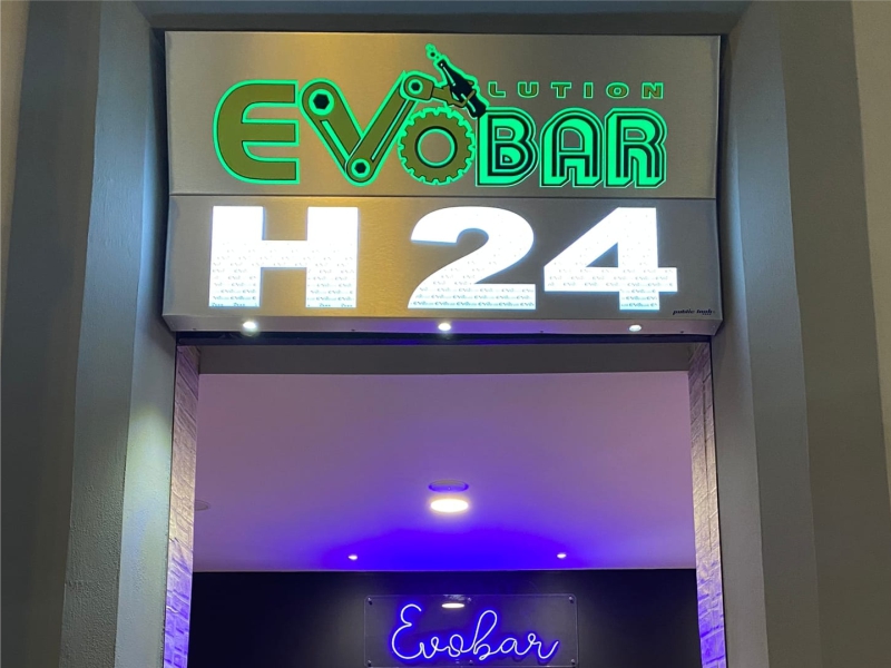 INSEGNE LUMINOSE / evobar