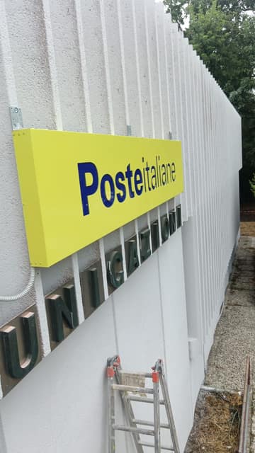 Insegne luminose, lavoro realizzato da Public Look