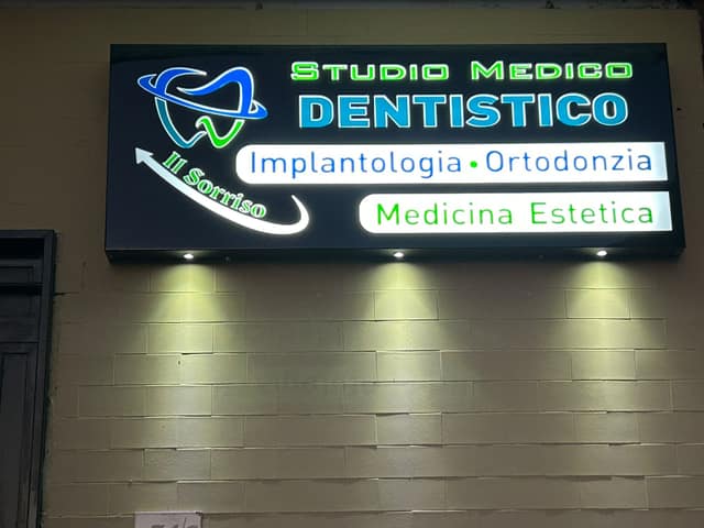 Insegne luminose, lavoro realizzato da Public Look