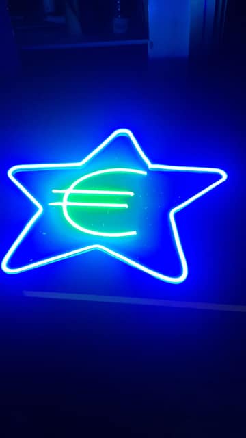 Insegne luminose, lavoro realizzato da Public Look